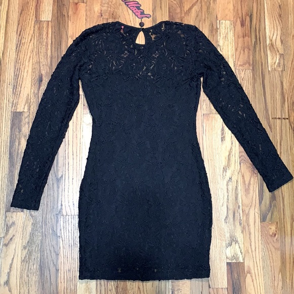 Black dress - Picture 3 of 5